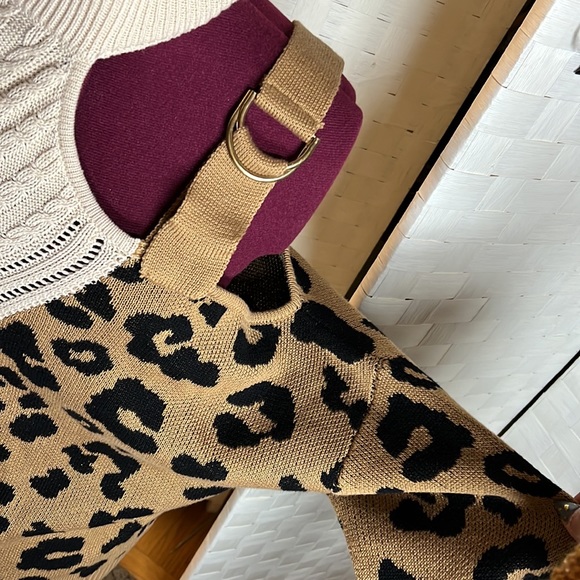 Leopard sweater with one cold shoulder with buckle. L - Picture 3 of 4